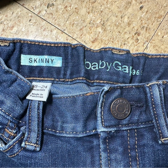 Lot of 4 Toddler Boy Skinny Jeans Gap Old Navy Wrangler Blue Denim Sz 24m 2T - Picture 3 of 7
